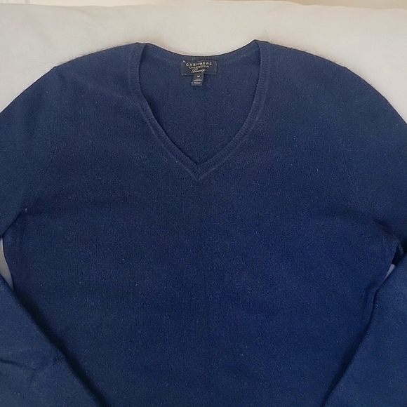 Charter Club Cashmere Long Sleeves V-Neck Sweater, Size M, Navy, Soft Sweater - Picture 2 of 4